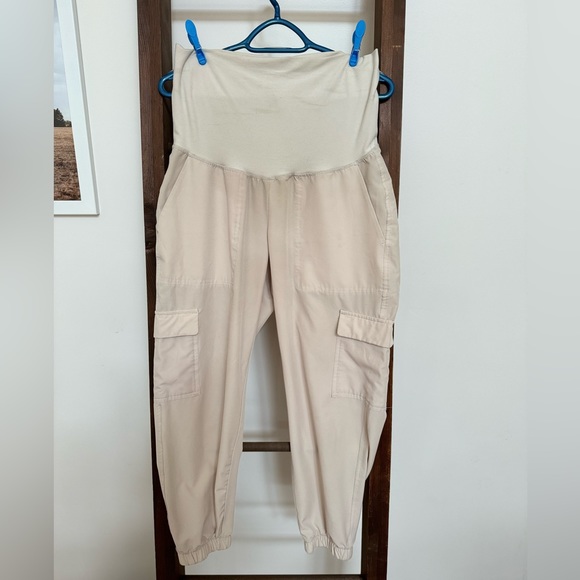 Old Navy Maternity Rollover-Waist StretchTech Cargo Pants - Picture 2 of 4